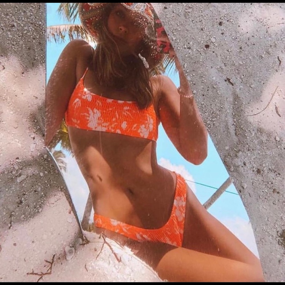 *ISO* triangle isa pop soda - size top m/ bottom m